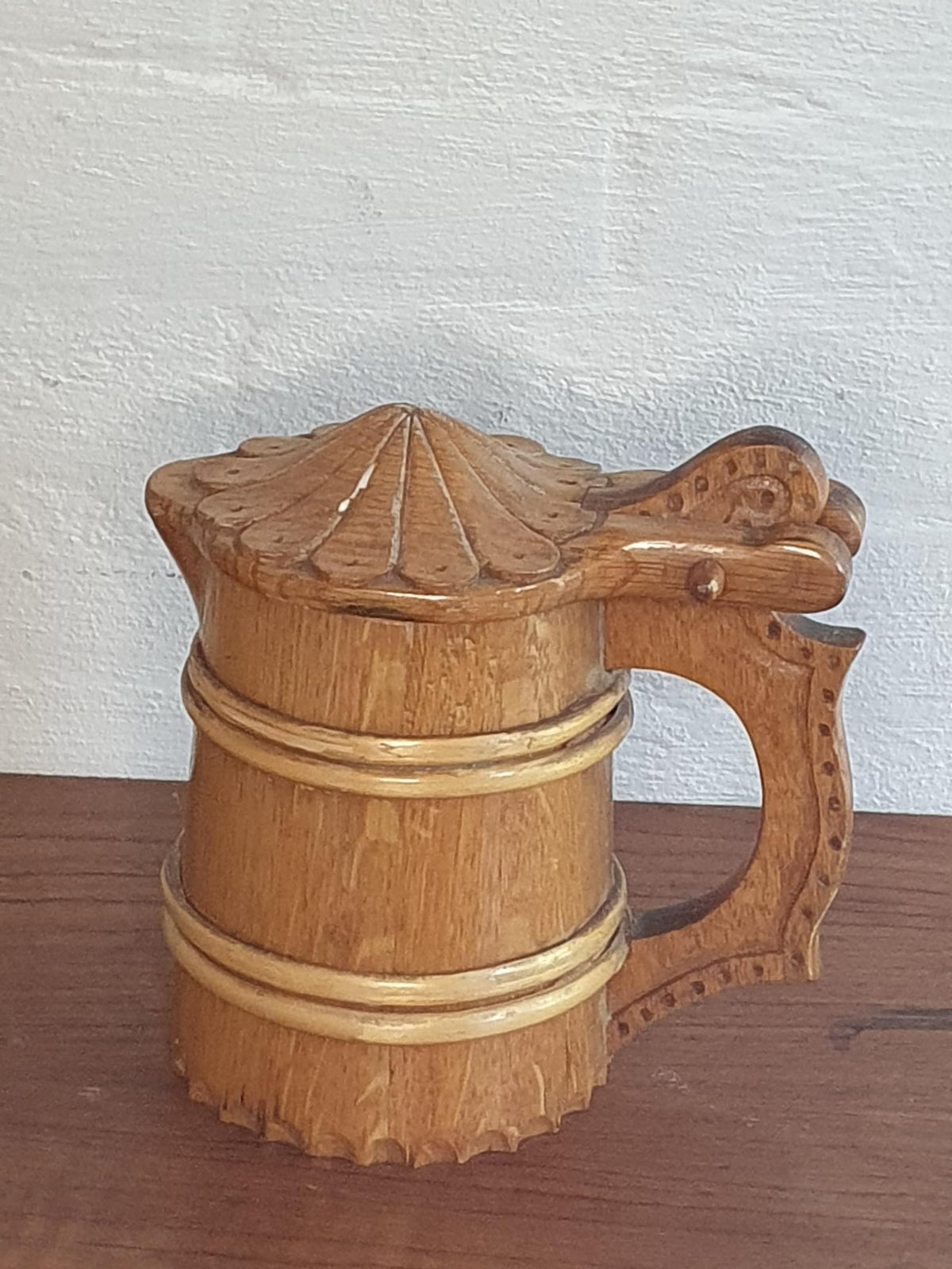 Håndskåret Skandinavisk Træstånka med Låg – Vintage Almue