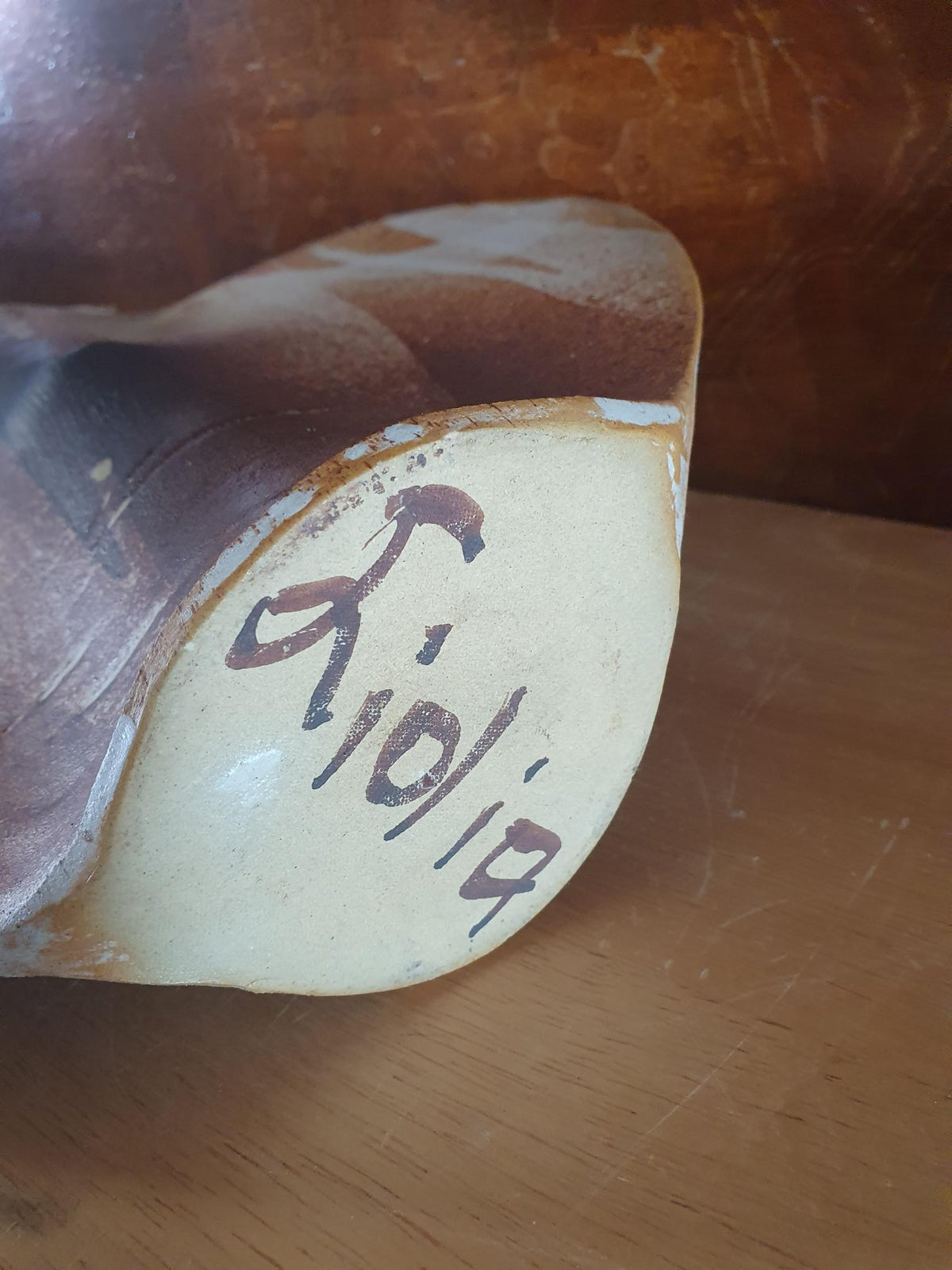 Signeret Unika Keramikvase – Skulpturel Studiokeramik (H26 cm)