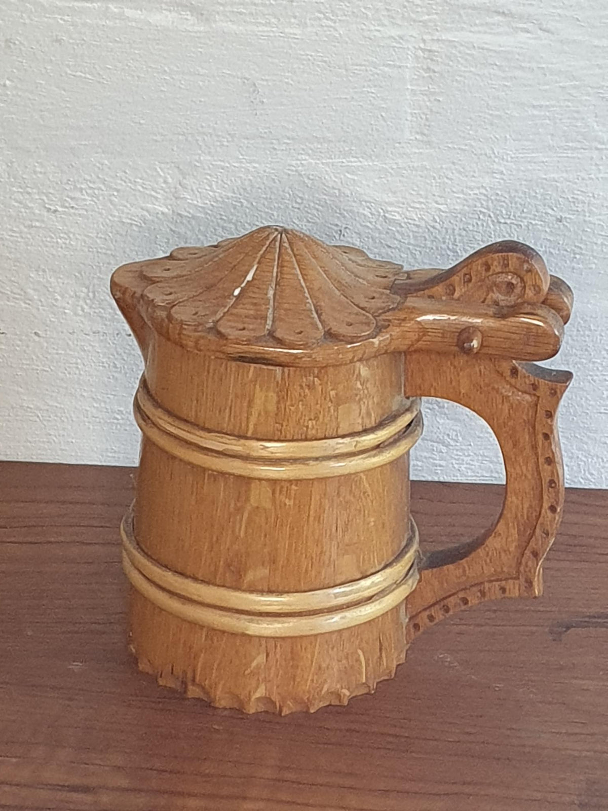 Håndskåret Skandinavisk Træstånka med Låg – Vintage Almue