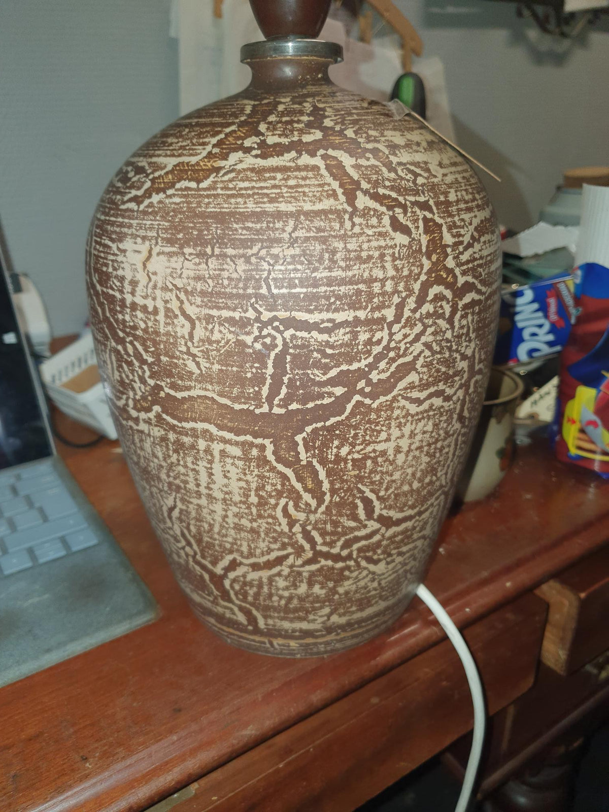 Vintage Stentøjsbordlampe med Kunstnerstempel – H: 34 cm