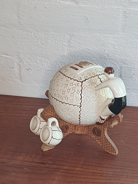 Art Deco karaffel med fodboldspiller håndtag